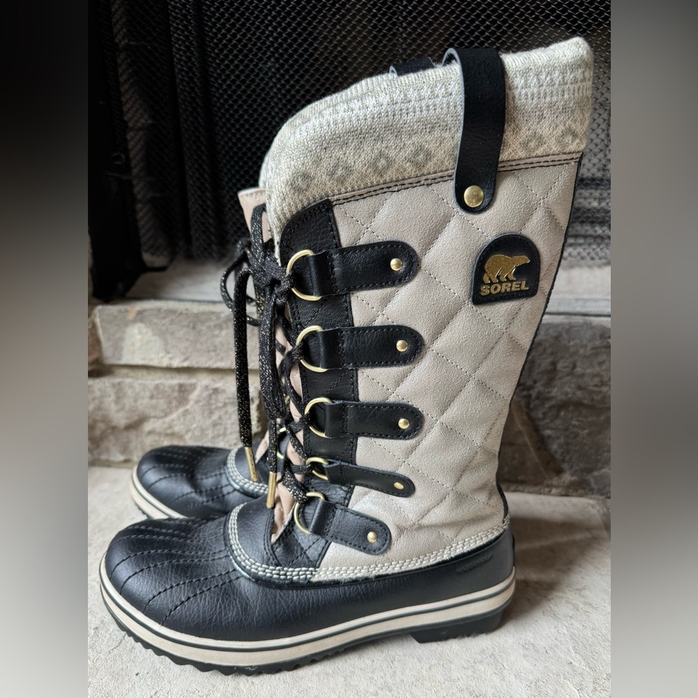 Sorel Tofino II Women's Black and Gray Quilted Lace-Up Winter Boots Size 8.5